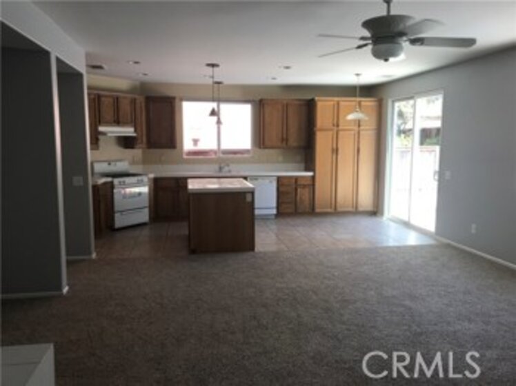 31619 Rosales Avenue Photo