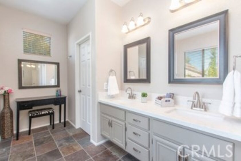 32004 Camino Molnar Photo