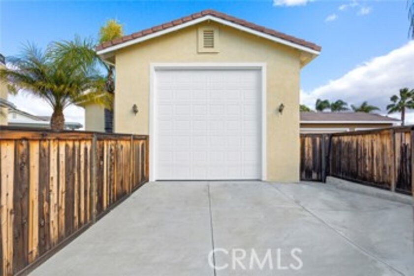 23890 Robert Court Photo