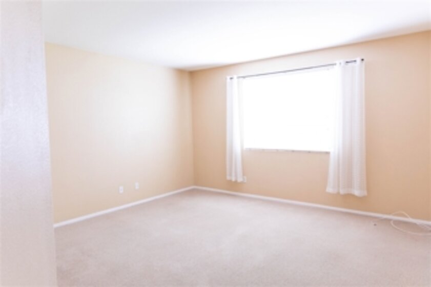 31869 Rosales Avenue Photo