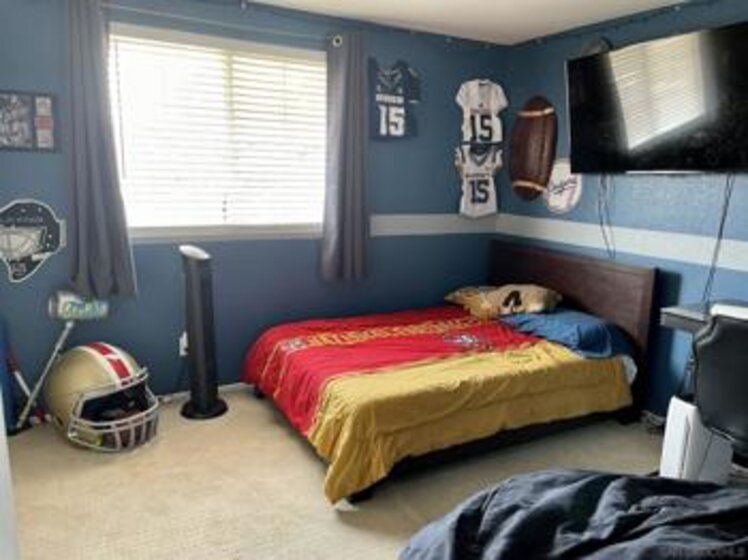 27451 Bunkerhill Photo