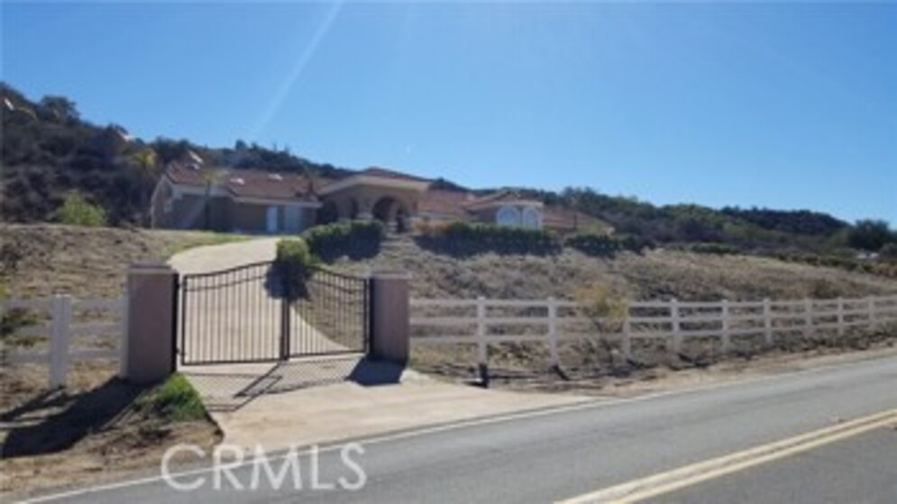 37300 Calle De Lobo Photo