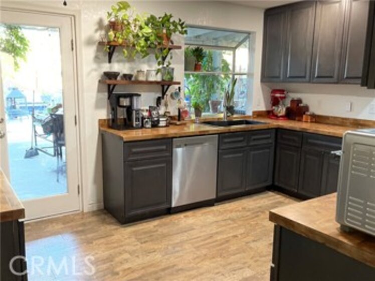 42037 Humber Drive Photo