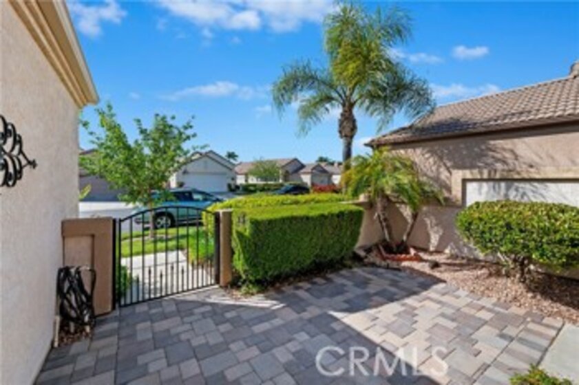 23975 Via Pamilla Photo