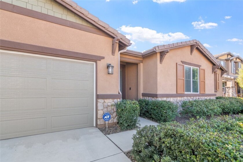 25831 Roundup Circle Photo