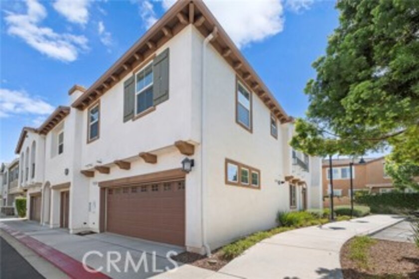 43130 Avenida Abril Photo