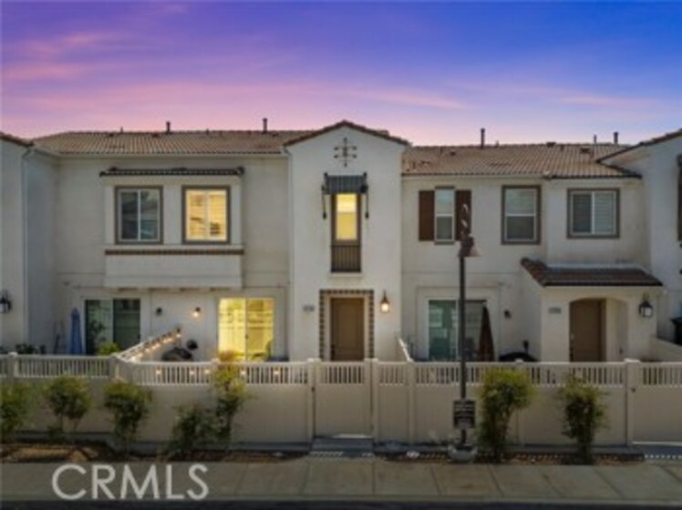 44090 Calle Luz Photo