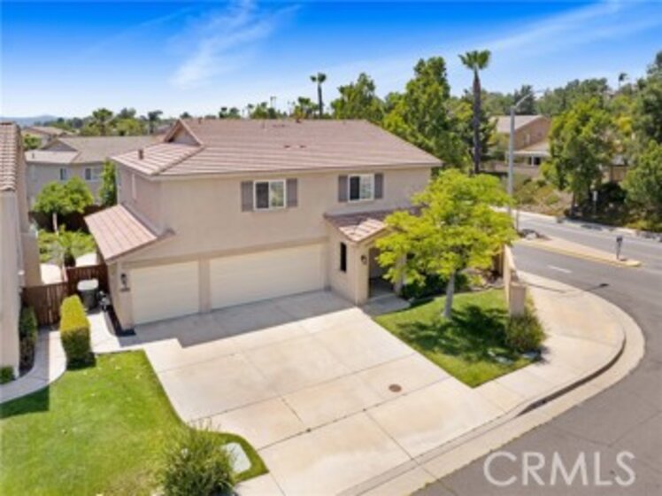 42005 Pine Needle Street Photo