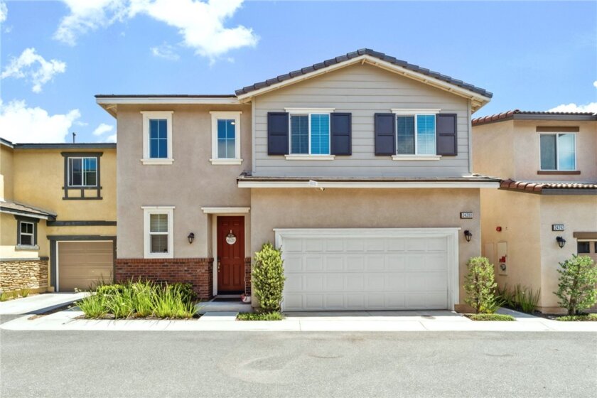 24288 White Willow Avenue Photo