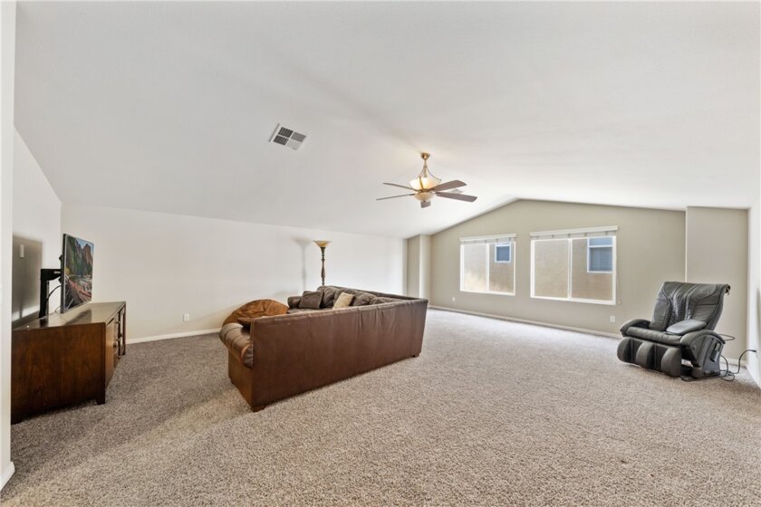 25162 Cliffrose Street Photo