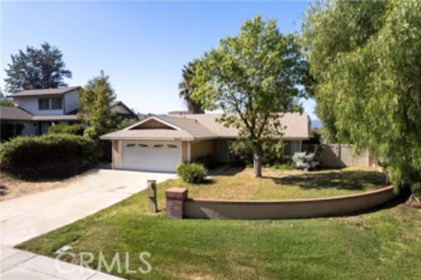 42015 Cosmic Drive Photo