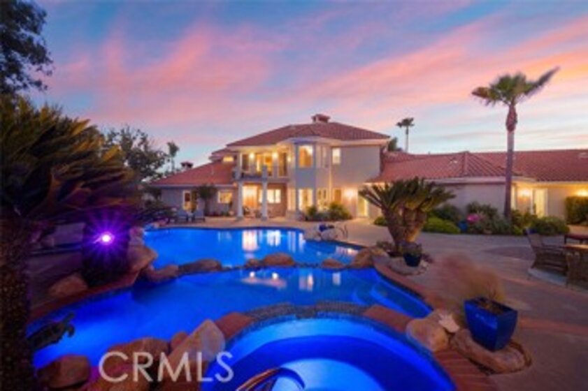 39193 Calle De Companero Photo