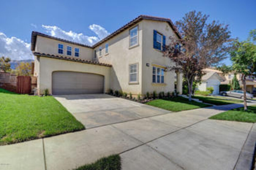 25071 Cliffrose Street Photo