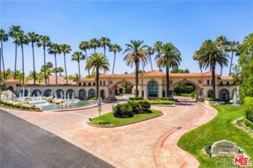 19016 Devonport Lane Photo