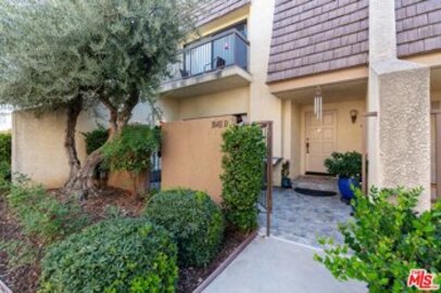 Fabulous Tarzana Villas North Townhouse Located at 18411 Collins Street #D was Just Sold