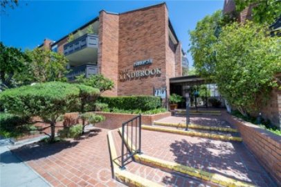 Fabulous The Lindbrook Condominium Located at 5420 Lindley Avenue #11 was Just Sold