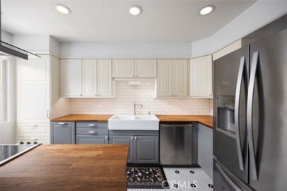 17962 Irvine Boulevard Photo