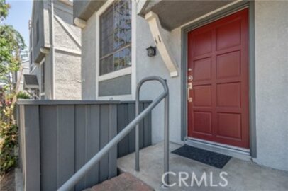 Impressive Newly Listed Lindley Townhomes Townhouse Located at 18100 Burbank Boulevard #11