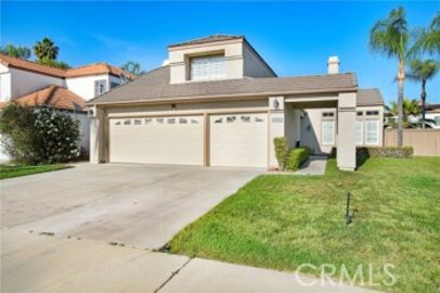 Beautiful Menifee Lakes Single Family Residence Located at 30256 Via Palermo was Just Sold