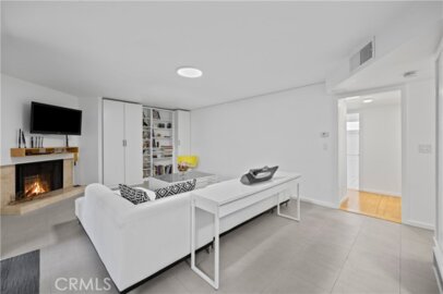 14960 Victory Boulevard #102 Photo