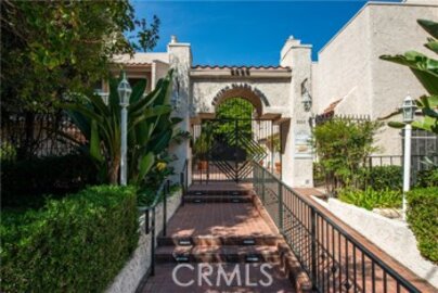 Fabulous Newly Listed Encino Plaza North Condominium Located at 5333 Zelzah Avenue #102