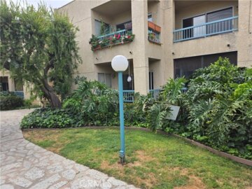 18307 Burbank Boulevard #7 Photo