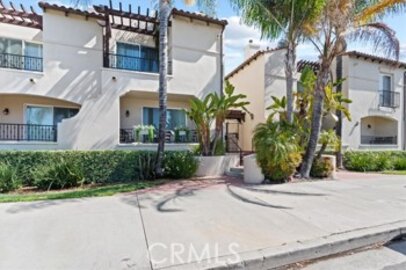 Magnificent Newly Listed Encino Vista Townhouse Located at 5753 White Oak Avenue #11