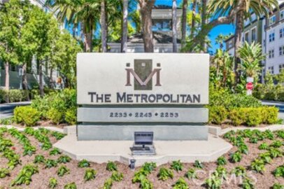 Gorgeous Newly Listed The Metropolitan Condominium Located at 2233 Martin #302