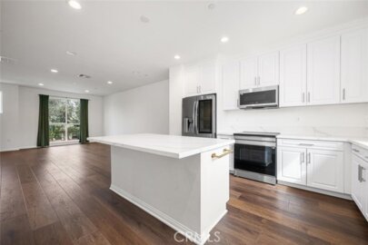 5860 Linden #8 Photo