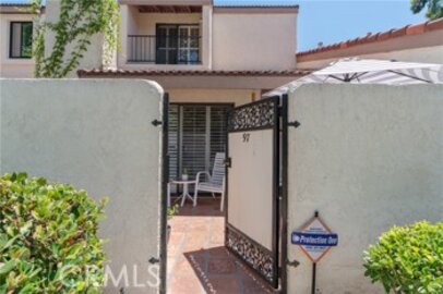 Lovely Encino Village Townhouse Located at 6030 Etiwanda Avenue #97 was Just Sold