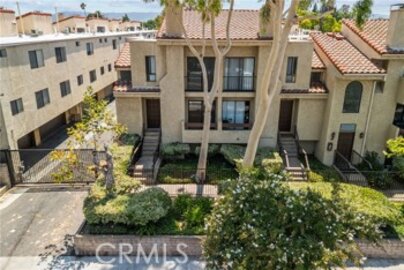 Beautiful Newly Listed Sherman Plaza Townhouse Located at 18958 Sherman Way #17
