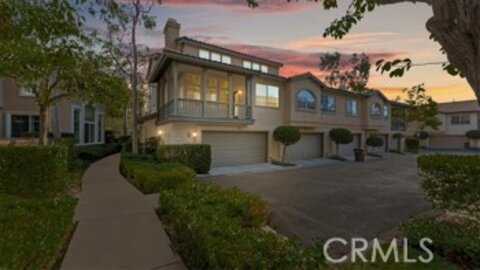 Terrific Newly Listed Tierra Montanosa Townhouse Located at 109 Tierra Montanosa