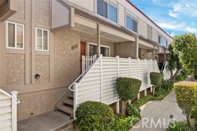 Phenomenal Tarzana Tennis Townhomes Townhouse Located at 18333 Hatteras Street #26 was Just Sold