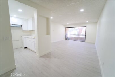 600 W Third Street #B211 Photo