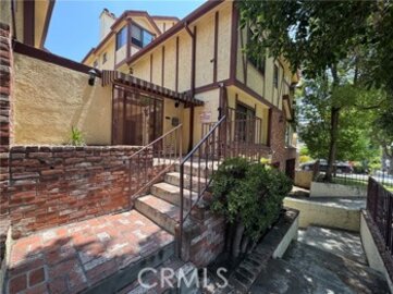 Beautiful Newly Listed Winchester Townhomes Condominium Located at 1162 Winchester Avenue #K