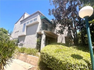 Magnificent Newly Listed Peppertree Northridge Townhouse Located at 18530 Mayall Street #H