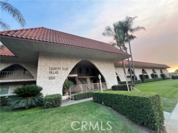 Lovely Newly Listed Country Club Villas Condominium Located at 1000 Central Avenue #16