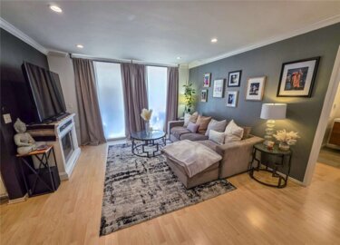 5429 Newcastle Avenue #211 Photo