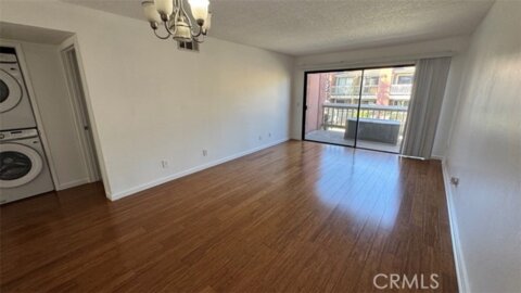 760 Rimpau #202 Photo