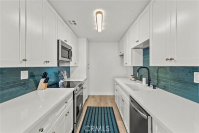 5400 Newcastle #12 Photo