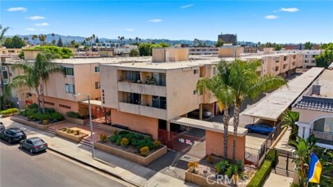 5429 Newcastle # 303 Photo