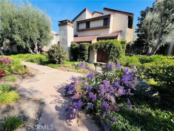 21801 Burbank #83 Photo