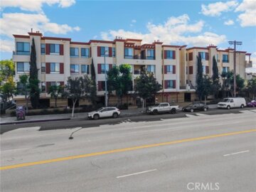 6938 Laurel Canyon #303 Photo