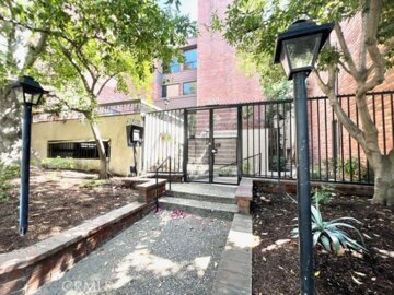 700 S Lake Avenue #111 Photo