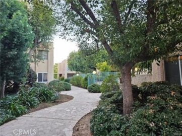 18307 Burbank Boulevard #41 Photo