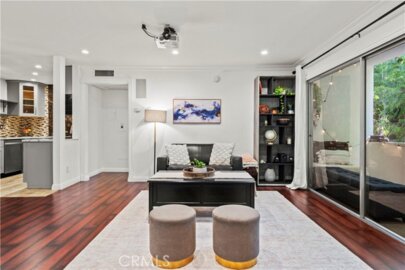 5215 Balboa Boulevard #203 Photo