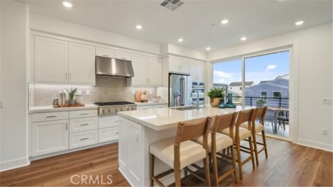 1821 Lychee Street Photo