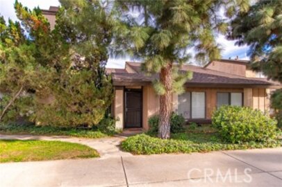 Beautiful Woodland Canoga Park Condominium Located at 8430 Winnetka Avenue #17 was Just Sold