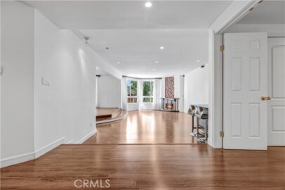 5333 Zelzah Avenue #203 Photo