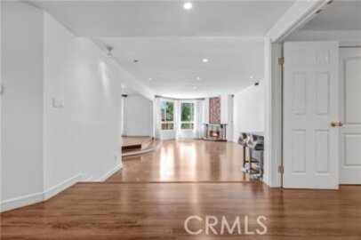 Amazing Newly Listed Encino Plaza North Condominium Located at 5333 Zelzah Avenue #203